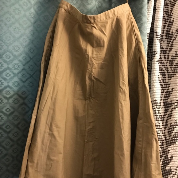 Uniqlo A-Line Skirt in Classic Tan - Picture 2 of 5